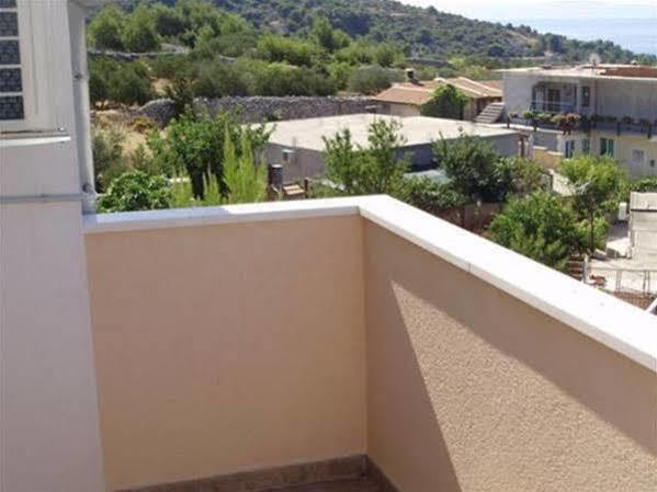 Apartments Mazuran Hvar Town Esterno foto